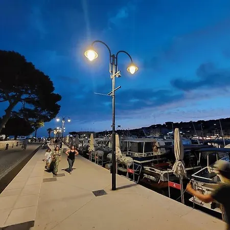 Un Balcon Sur La Plage Apartment *